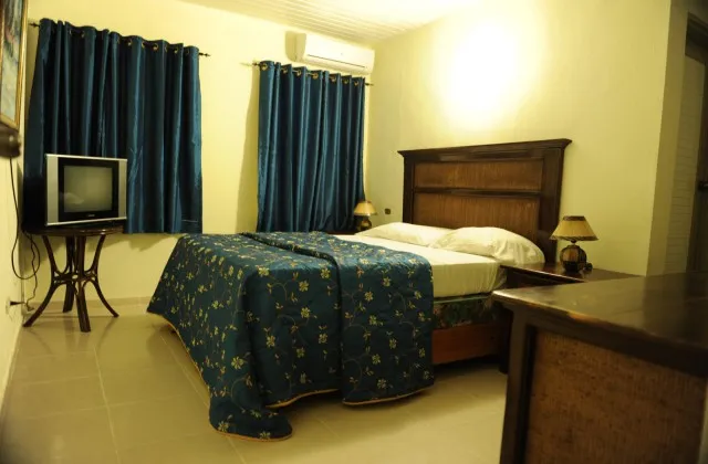 Hotel Taino Frontera Jimani chambre lit king size